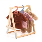Djeco αξεσουάρ για κούκλα ξύλινη Κρεμάστρα για ρούχα